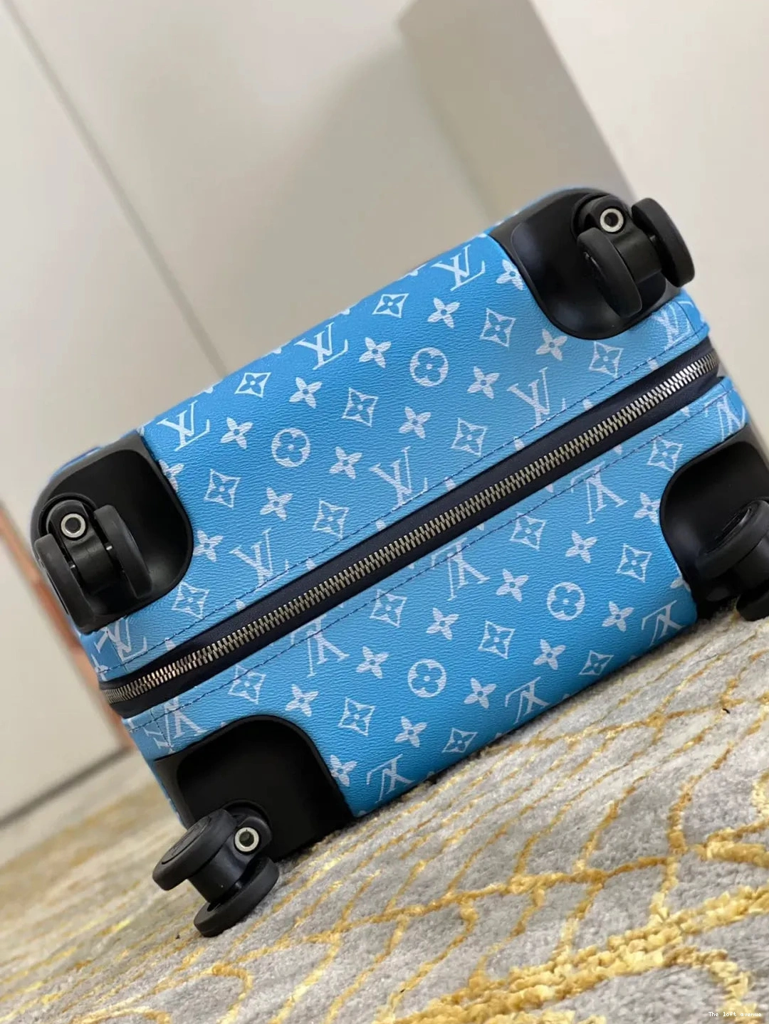 CUSTOM SUITCASE HORIZON 55 CABIN CLOUDS 37L 0717